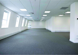 Knoll Rd, Camberley for lease Interior Photo- Image 2 of 4