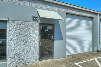 1300 S Frazier St, Conroe, TX for lease Interior Photo- Image 2 of 17