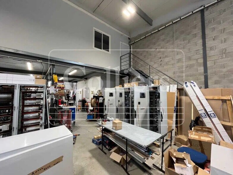 Flex in Gardanne for lease - Interior Photo - Image 2 of 6
