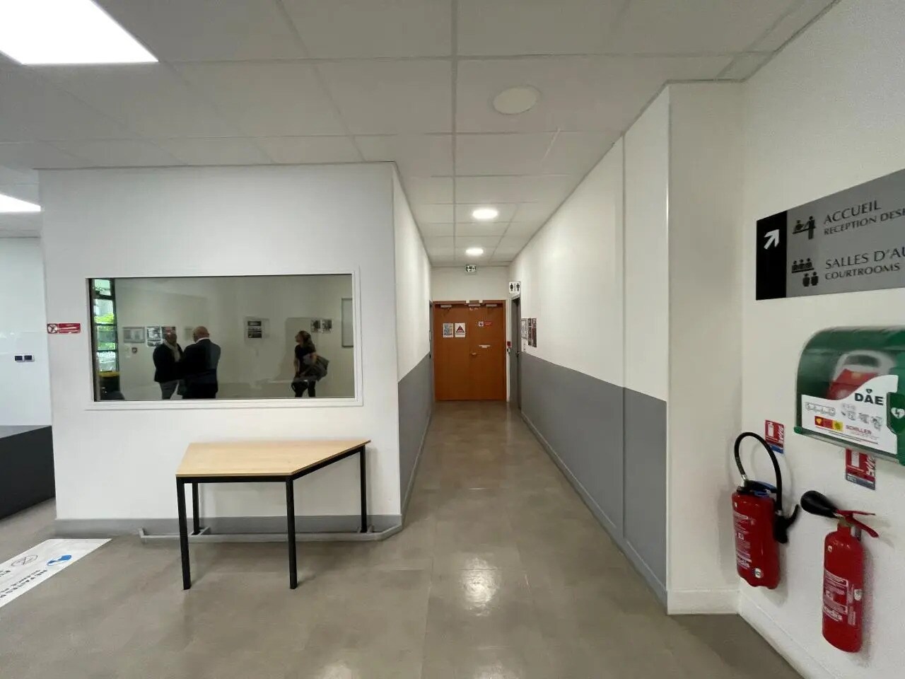 15 Rue Henri Rol Tanguy, Montreuil for lease Interior Photo- Image 1 of 12