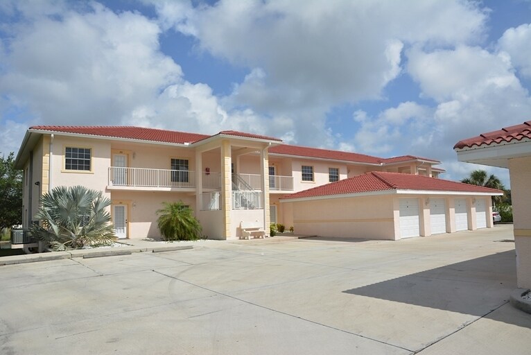 242 Boundary Blvd, Rotonda West, FL for sale - Primary Photo - Image 1 of 1