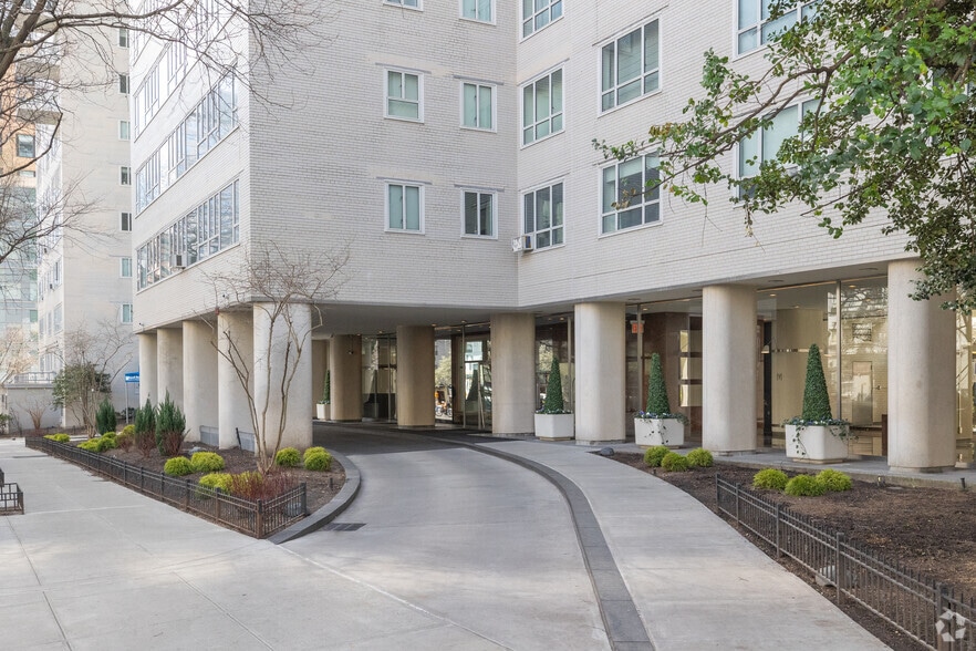 200 E 66th St, New York, NY for lease - Building Photo - Image 3 of 5