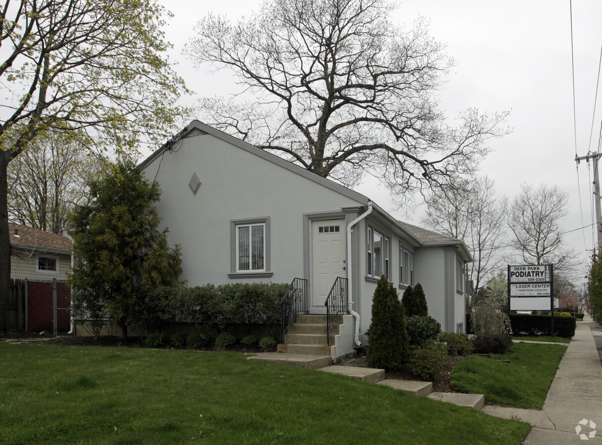 1428 Deer Park Ave, North Babylon, NY 11703