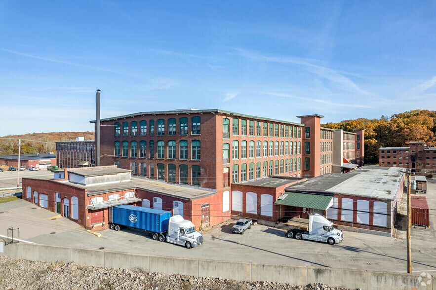 159 Singleton St, Woonsocket, RI for sale - Building Photo - Image 1 of 1
