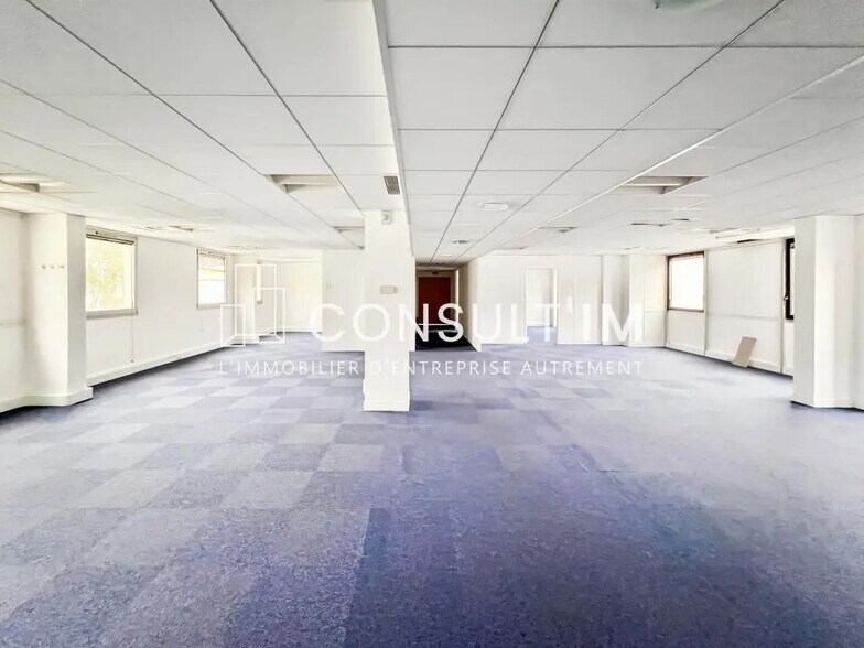 Office in Boulogne-Billancourt for lease - Building Photo - Image 2 of 8