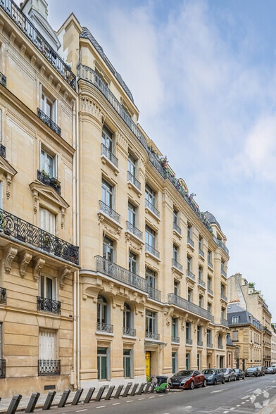 52 Rue De La Bienfaisance, Paris for lease - Building Photo - Image 2 of 7