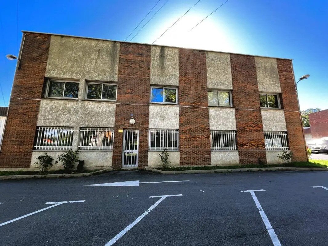 Office in Lisses for lease Building Photo- Image 1 of 11