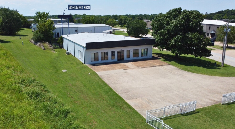 2028 N Shiloh Dr, Fayetteville, AR for lease - Building Photo - Image 3 of 12