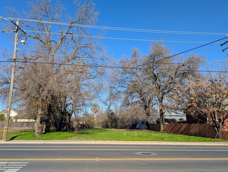 17,424 sq. ft. vacant commercial land portfolio of 2 properties for sale on LoopNet.com - Building Photo - Image 3 of 3