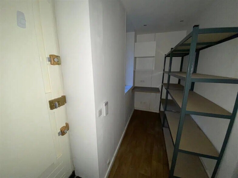 Retail in Paris for lease - Building Photo - Image 3 of 7