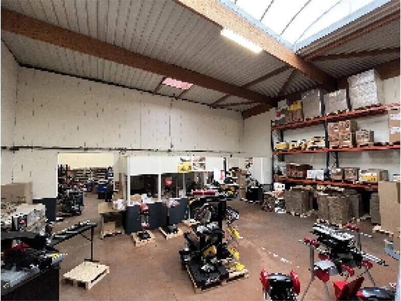 58 Avenue Des Bruyères, Décines-Charpieu for lease - Interior Photo - Image 2 of 9