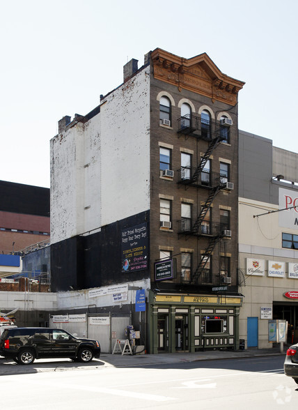 714 11th Ave, New York, NY for lease - Primary Photo - Image 1 of 3