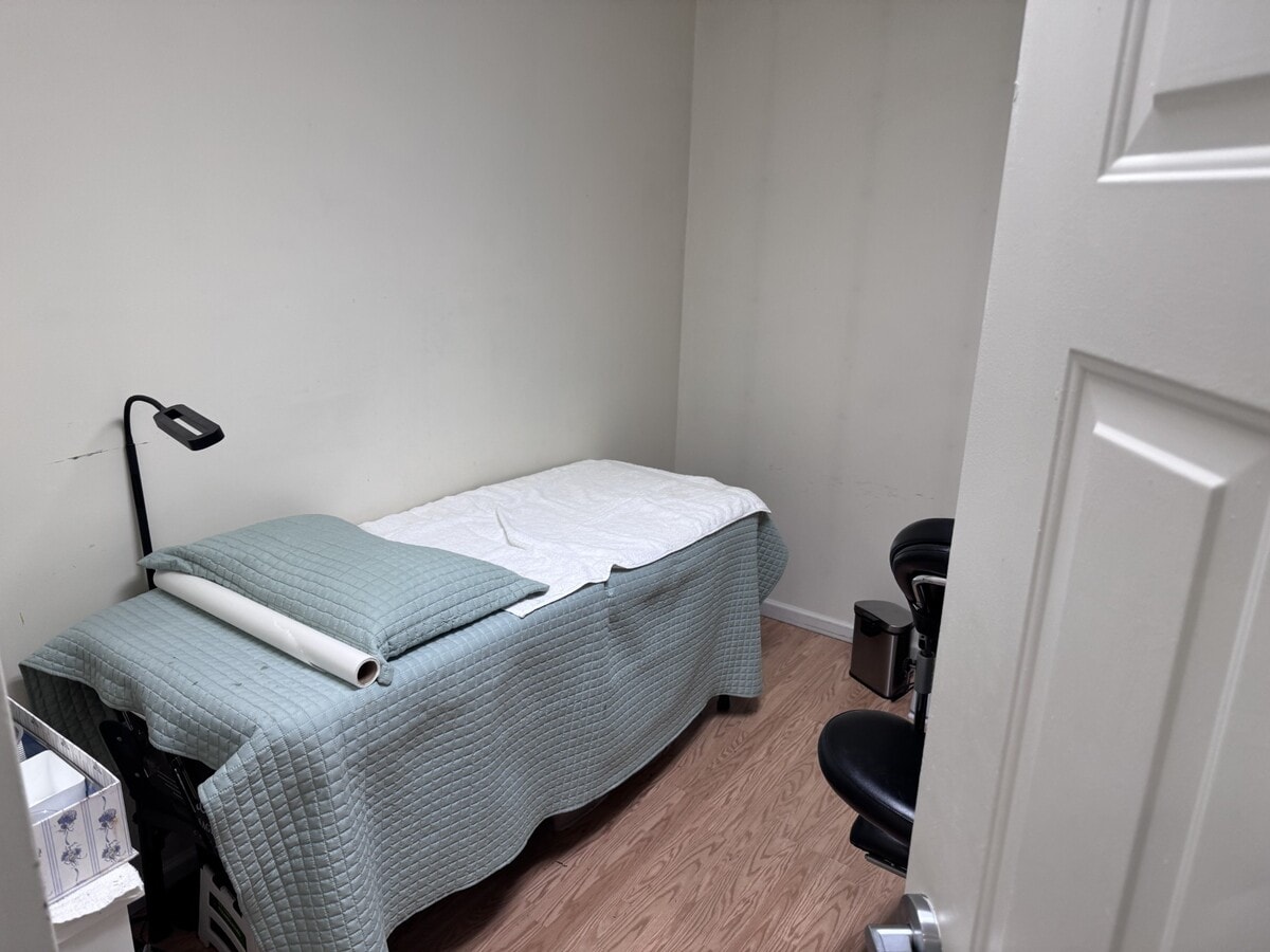 873 N Larrabee St, Chicago, IL 60610 - Unit 869 -  - Interior Photo - Image 1 of 5