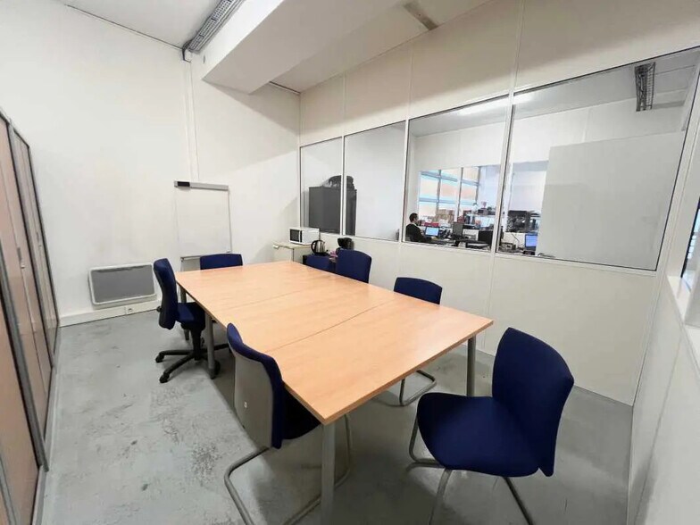 Rue Georges Auric, Paris for lease - Interior Photo - Image 3 of 5