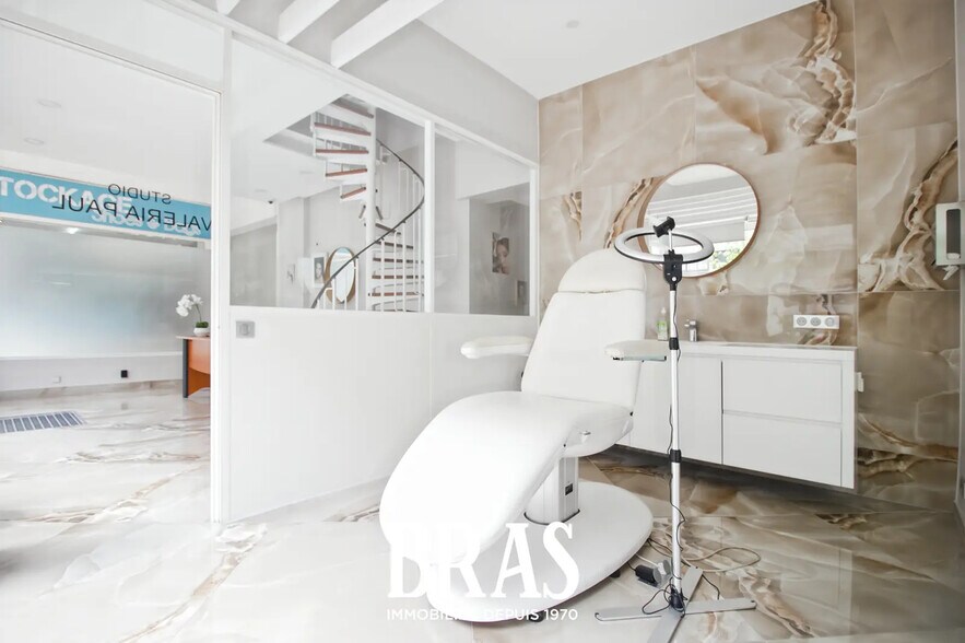 Flex in Nantes for lease - Building Photo - Image 2 of 6