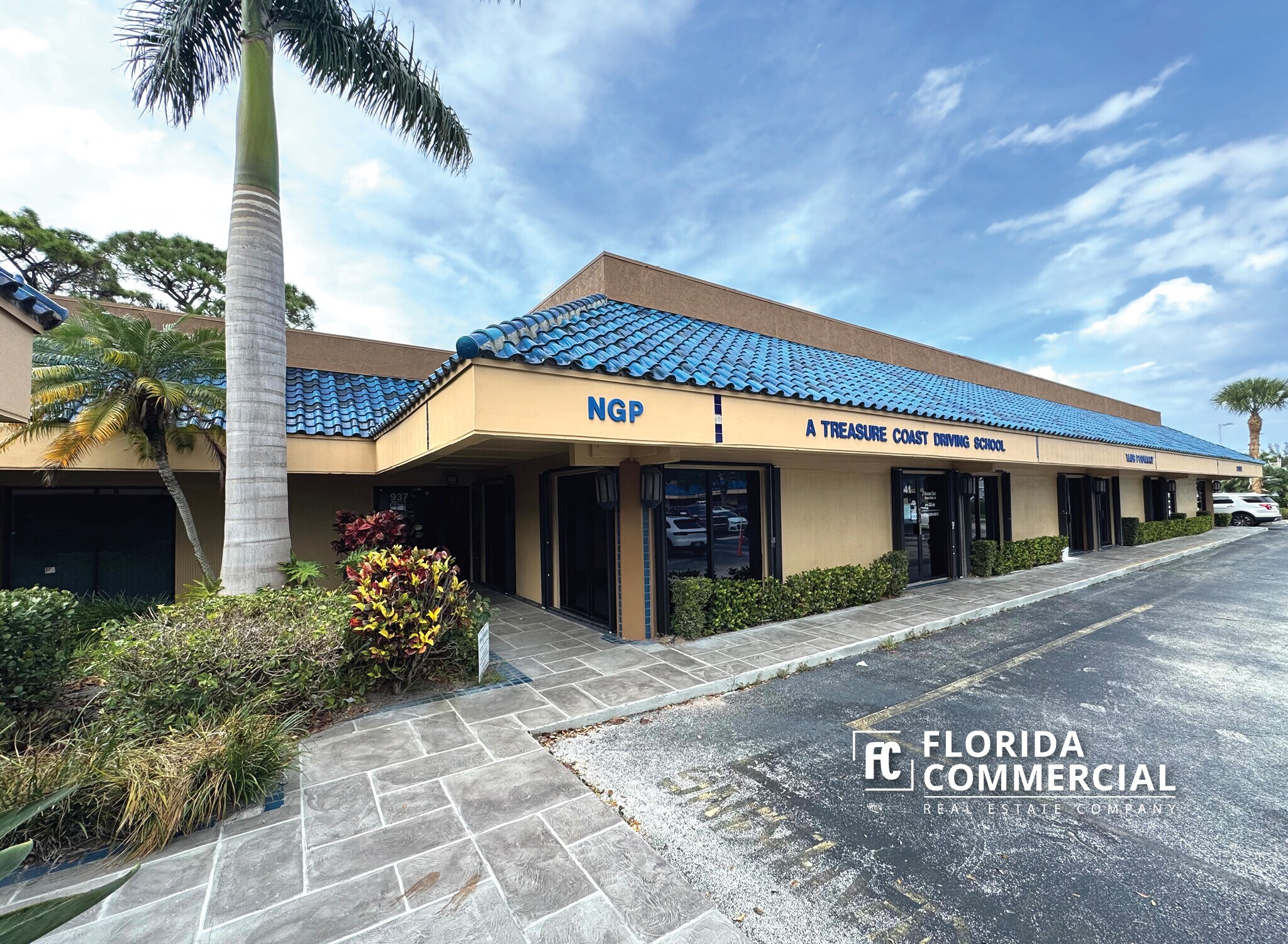 907-943 SE Central Pky, Stuart, FL for lease Building Photo- Image 1 of 10