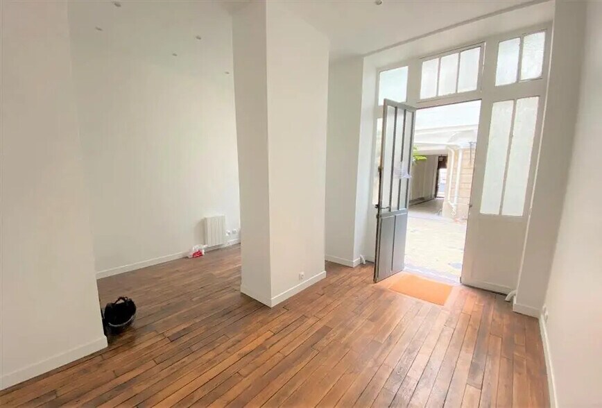 Office in Paris for lease - Building Photo - Image 1 of 6