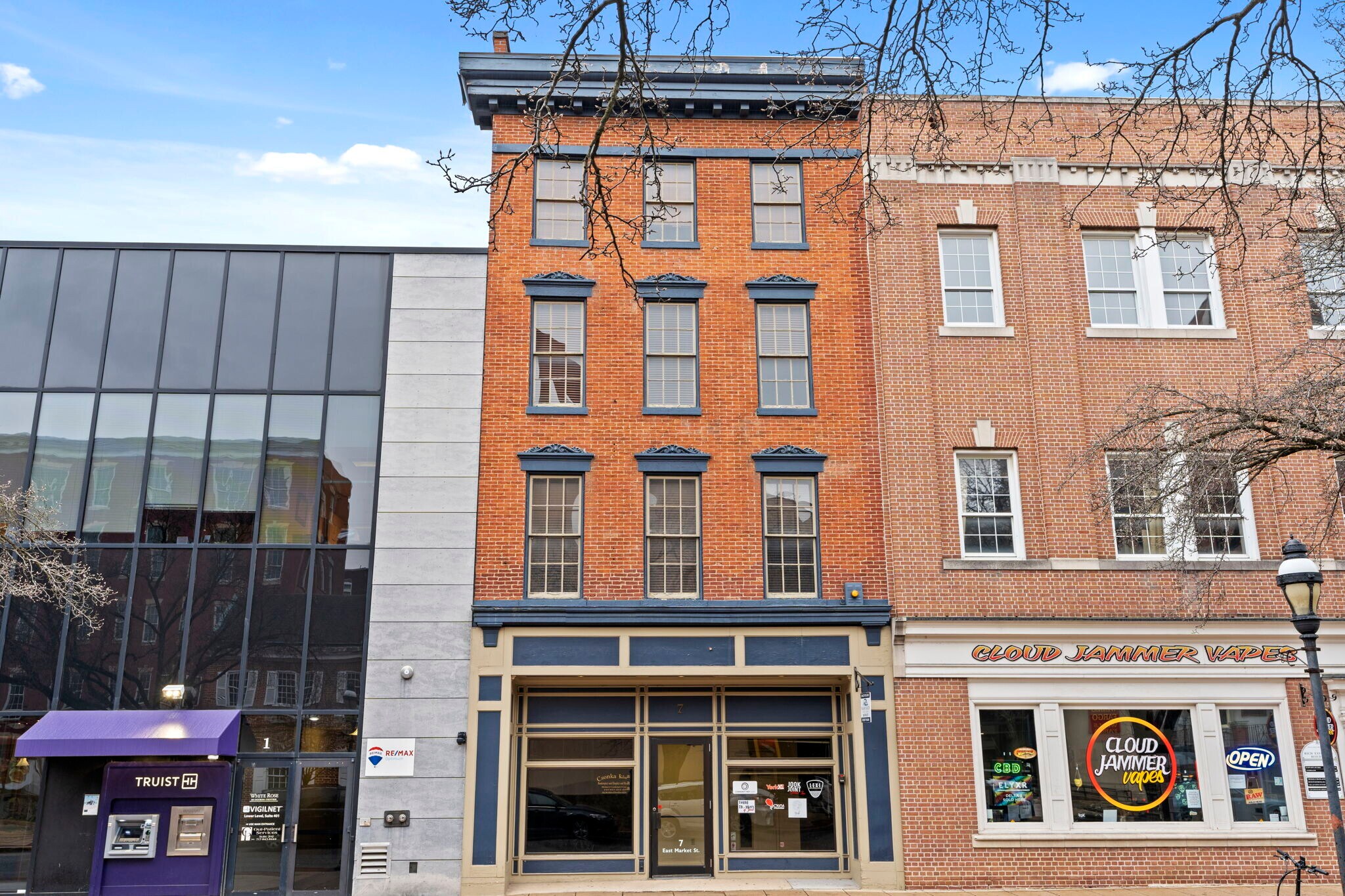 7 E Market St, York, PA 17401