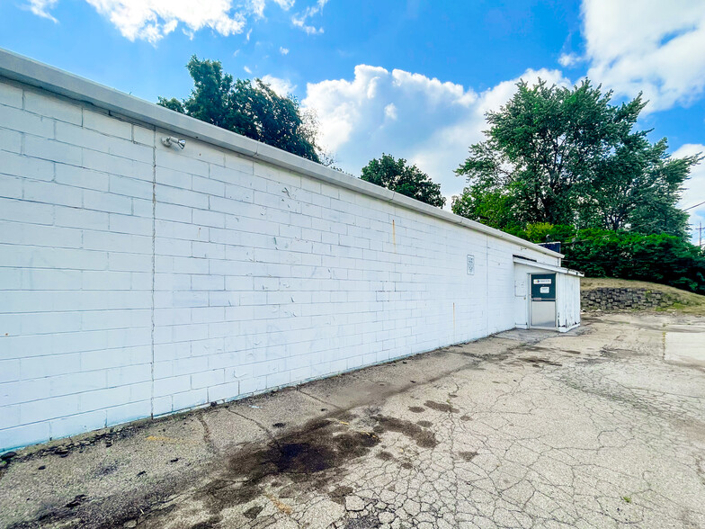 2303 SE 14th St, Des Moines, IA for lease - Building Photo - Image 3 of 29