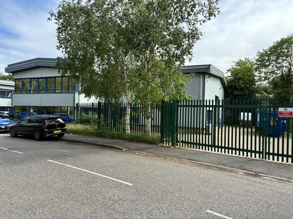 St. James Rd, Brackley for lease Primary Photo- Image 1 of 6
