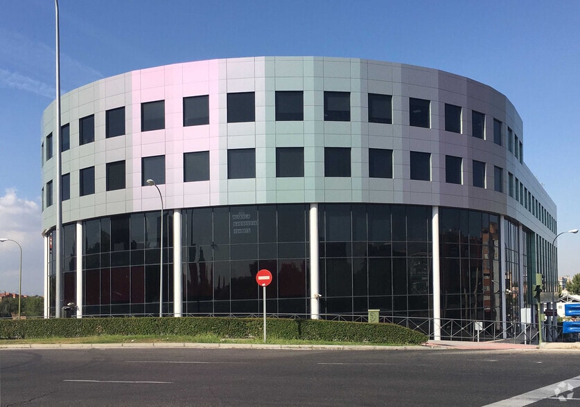 Office in Madrid, Madrid for sale - Building Photo - Image 2 of 19