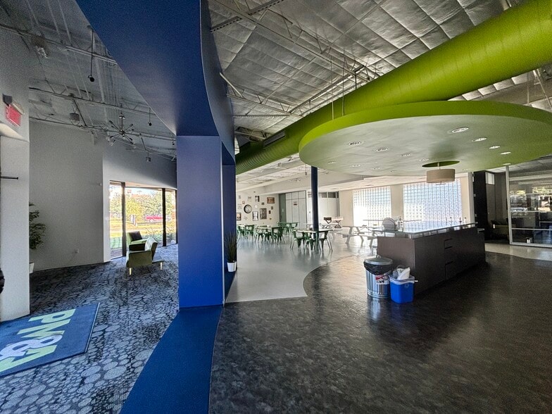 6801 Portwest Dr, Houston, TX for lease - Building Photo - Image 2 of 17