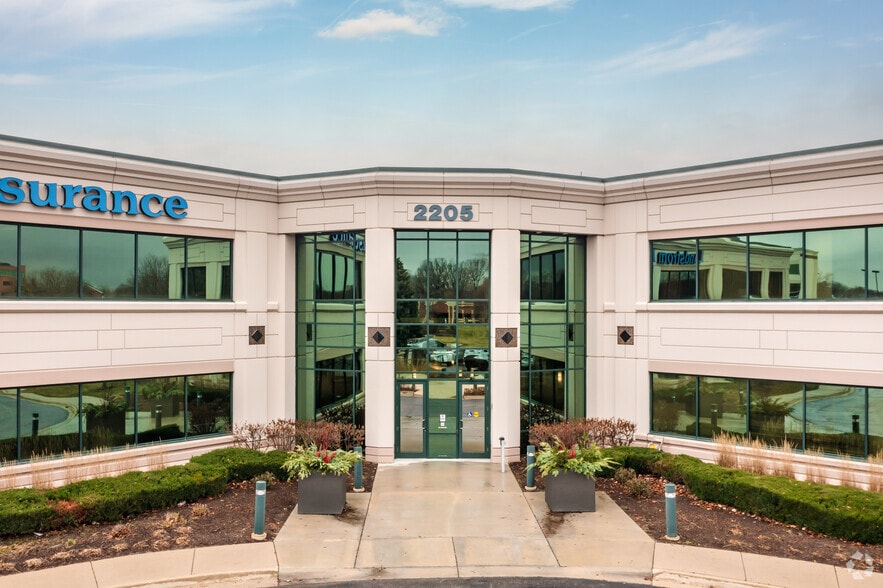 2205 Point Blvd, Elgin, IL for lease - Building Photo - Image 2 of 10