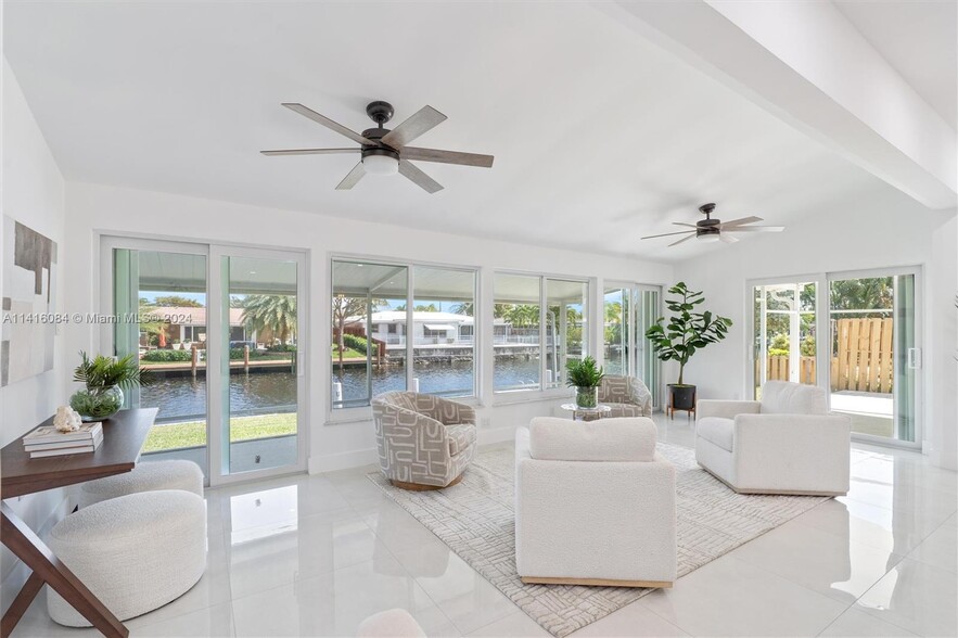 2312 NE 17th Ave, Wilton Manors, FL for sale - Interior Photo - Image 1 of 15