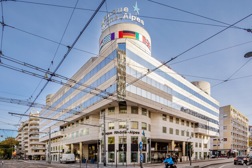 Office in Lyon for lease - Building Photo - Image 3 of 3