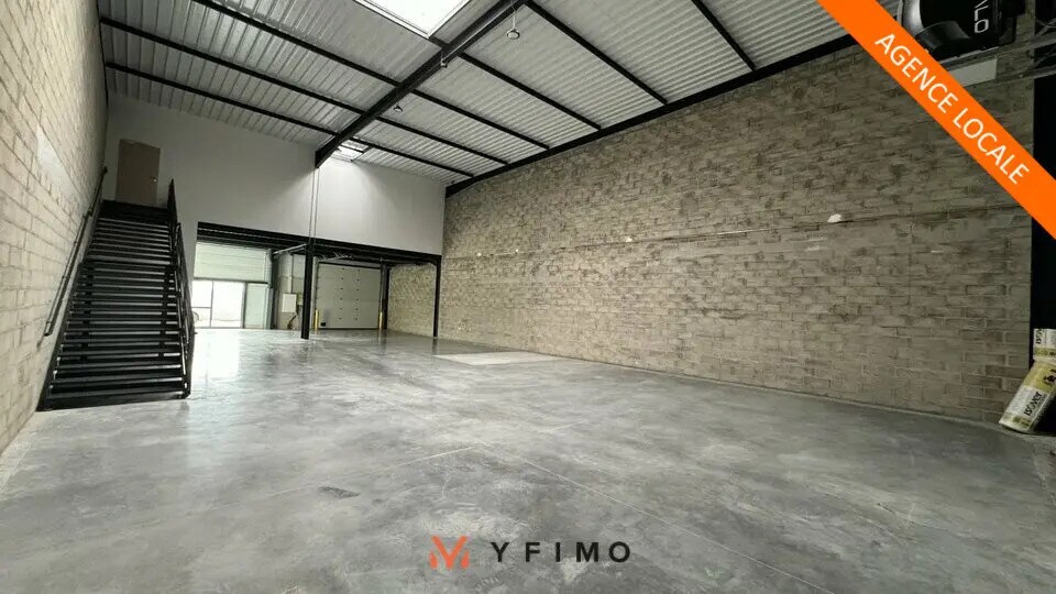 Flex in Le Thillay for lease - Interior Photo - Image 2 of 5