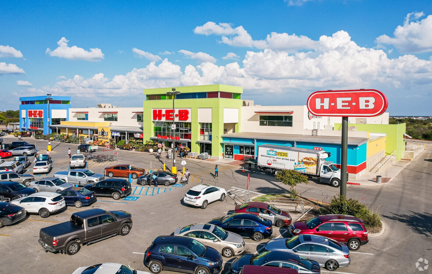 910 Kitty Hawk Rd, Universal City, TX 78148