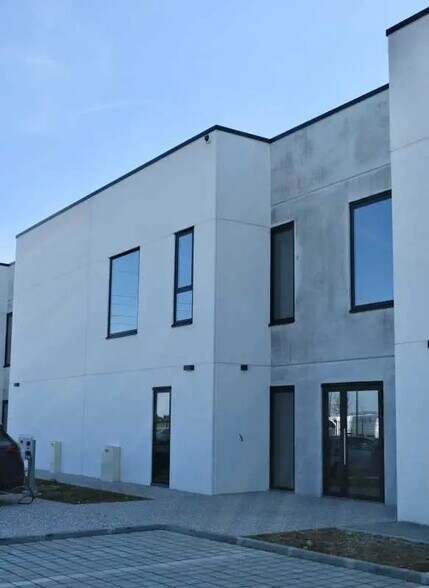 Office in Saint-Martin-du-Vivier for lease - Building Photo - Image 3 of 8