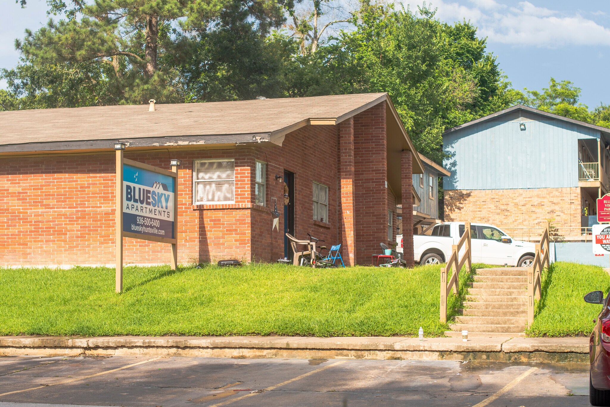 911 University Ave, Huntsville, TX 77320 Blue Sky Apartments 42 Units