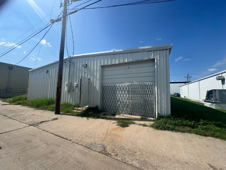 2053 E Wassall St, Wichita, KS for sale - Building Photo - Image 3 of 4