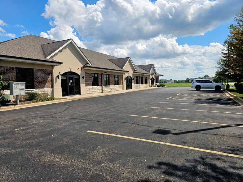 16007 Executive Dr, Crest Hill, IL for sale - Building Photo - Image 3 of 11