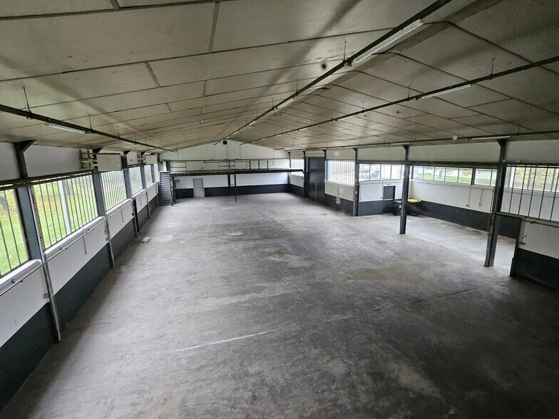 Flex in Le Pin for lease - Building Photo - Image 3 of 4