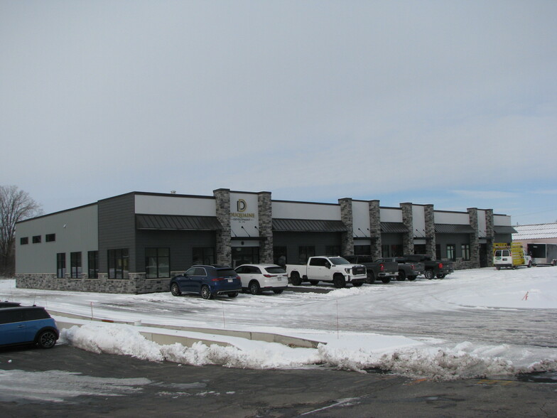 1111 N Military Ave, Green Bay, WI for lease - Building Photo - Image 2 of 7