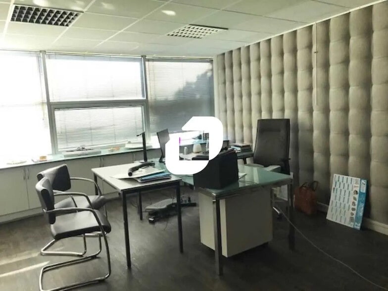 Office in Blanquefort for lease - Interior Photo - Image 3 of 3