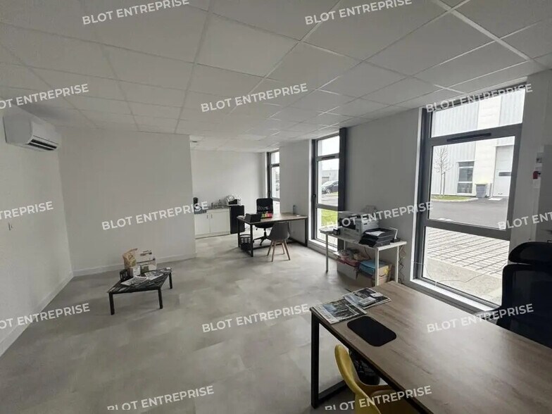 18 Rue Louis Pasteur, Treillières for lease - Interior Photo - Image 3 of 8