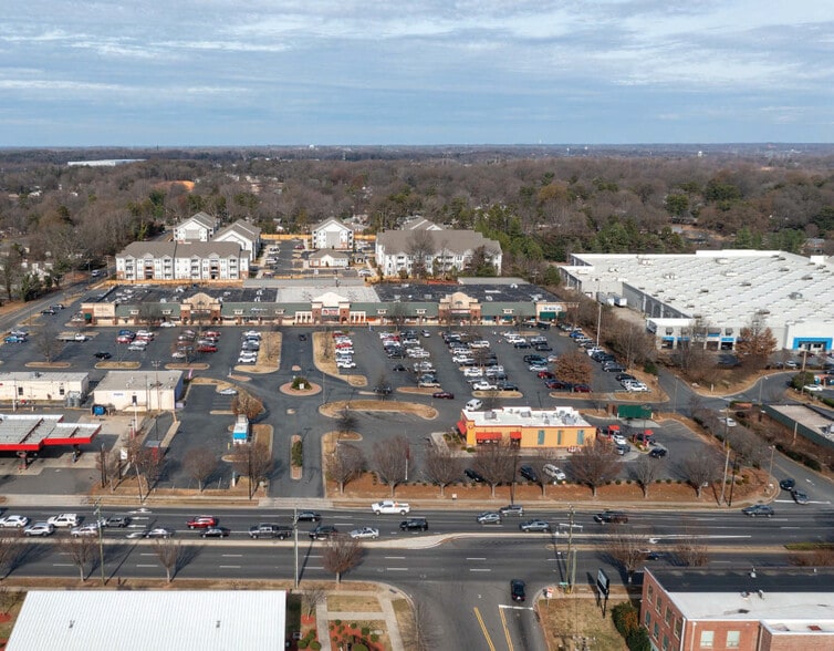3400-3500 Wilkinson Blvd, Charlotte, NC for lease - Building Photo - Image 1 of 6
