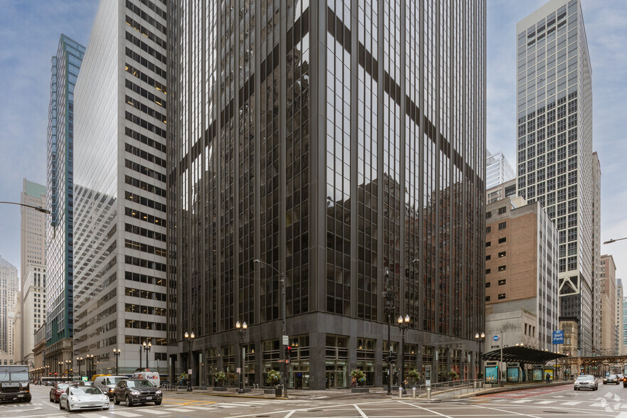 30 N LaSalle St, Chicago, IL for lease - Building Photo - Image 2 of 15