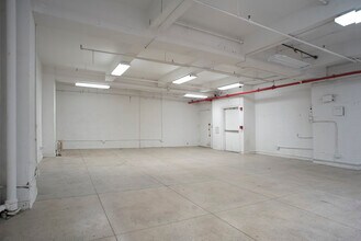 227-229 W 29th St, New York, NY for lease Interior Photo- Image 2 of 4