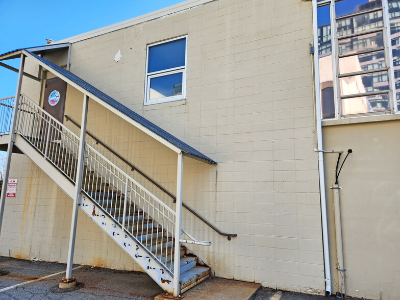 4707-4711 Chase Ave, Bethesda, MD for lease - Building Photo - Image 3 of 15