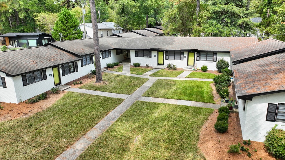 109 W Poplar Ave, Carrboro, NC for sale - Building Photo - Image 3 of 8