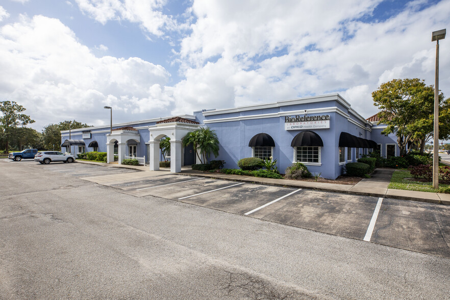 27 E Hibiscus Blvd, Melbourne, FL for sale - Building Photo - Image 1 of 23