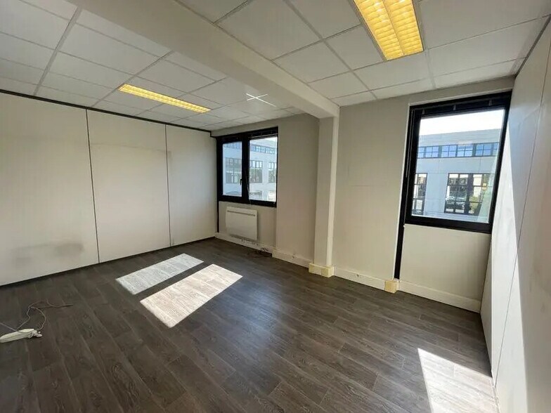 Office in Compiègne for lease - Interior Photo - Image 3 of 9