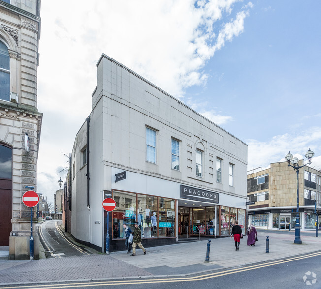 2-12 Market Pl, Dewsbury for lease - Building Photo - Image 2 of 2