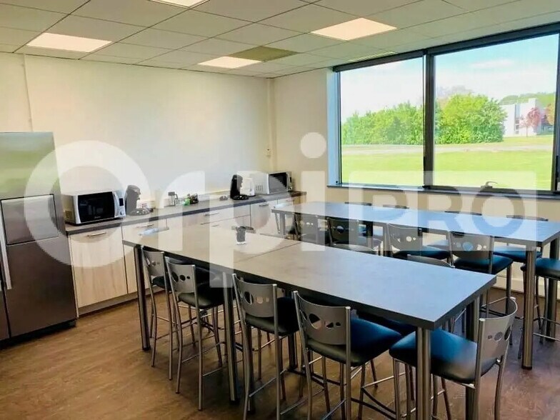 Office in Compiègne for lease - Interior Photo - Image 3 of 12