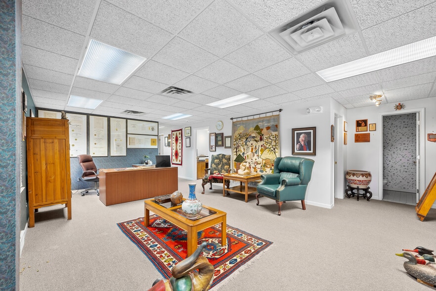 23001-23003 Greater Mack Ave, Saint Clair Shores, MI for lease - Building Photo - Image 3 of 20