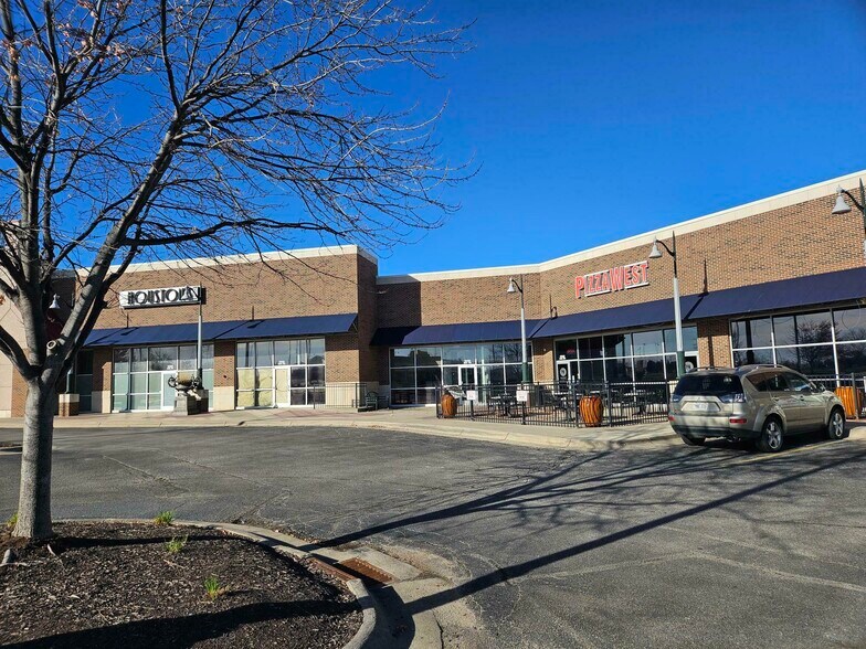 12040 McDermott Plz, La Vista, NE for lease - Building Photo - Image 1 of 5